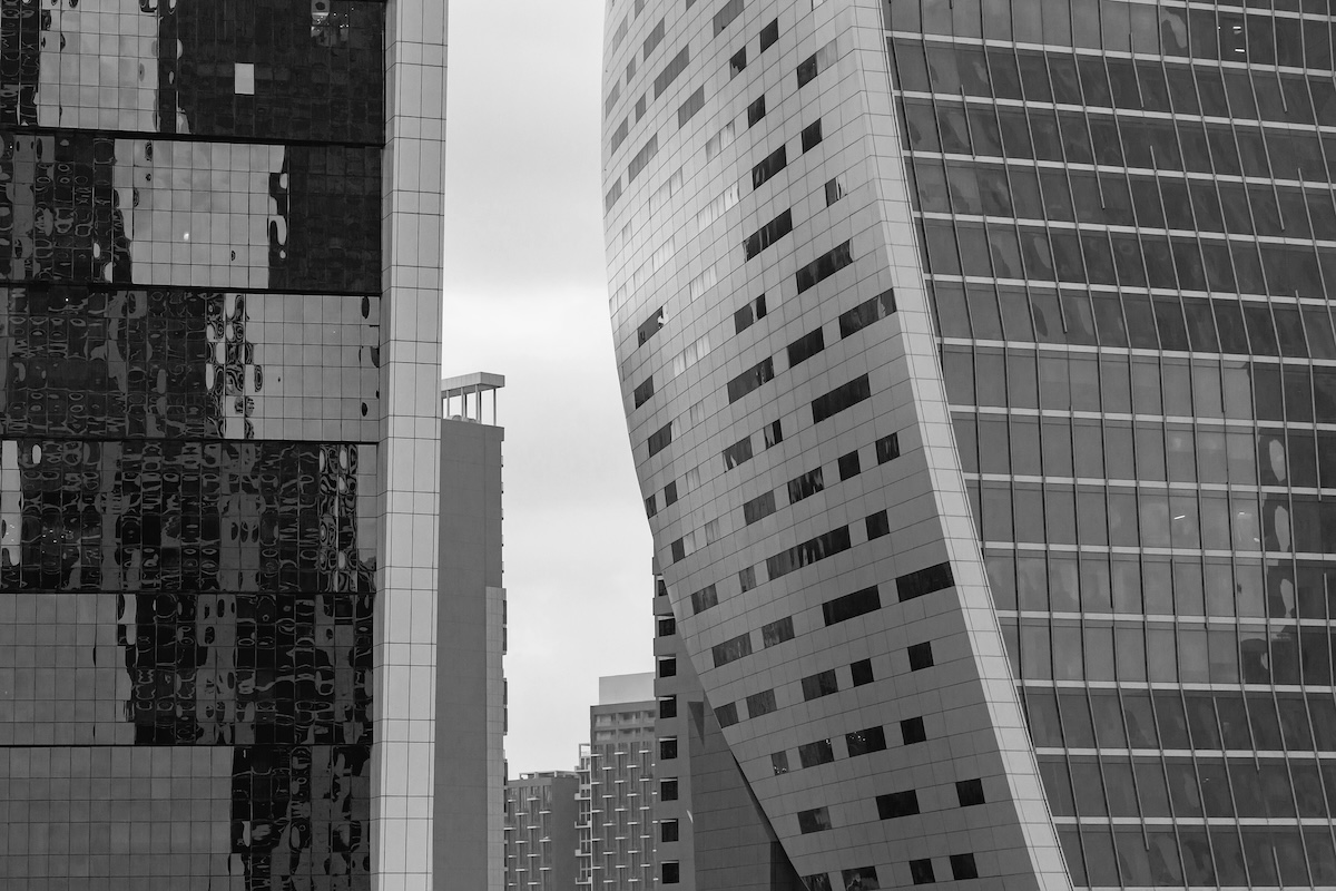 Office in the UAE: Physical vs Virtual